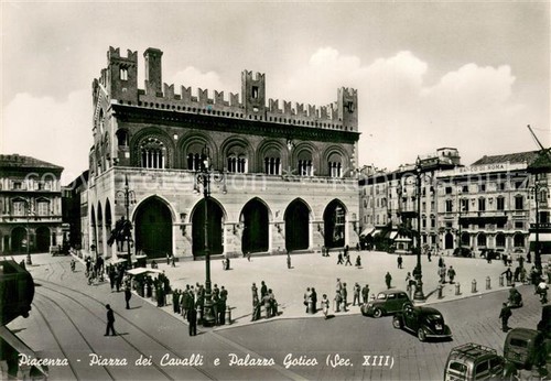 Piacenza piazza dei - piazza, cavalli